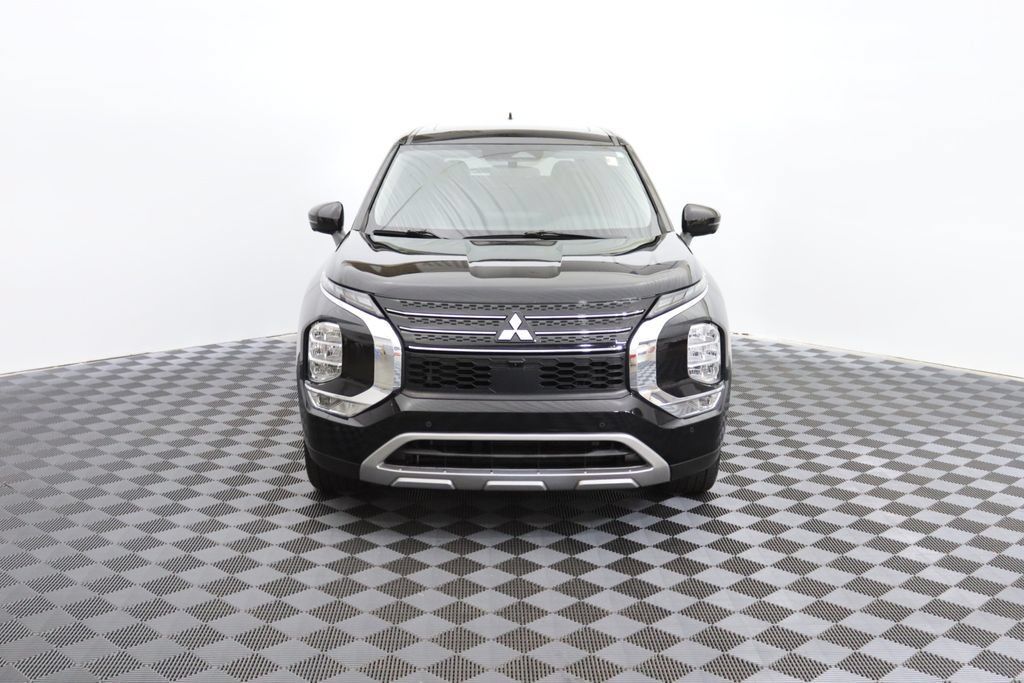 Used 2022 Mitsubishi Outlander SE FWD image 2