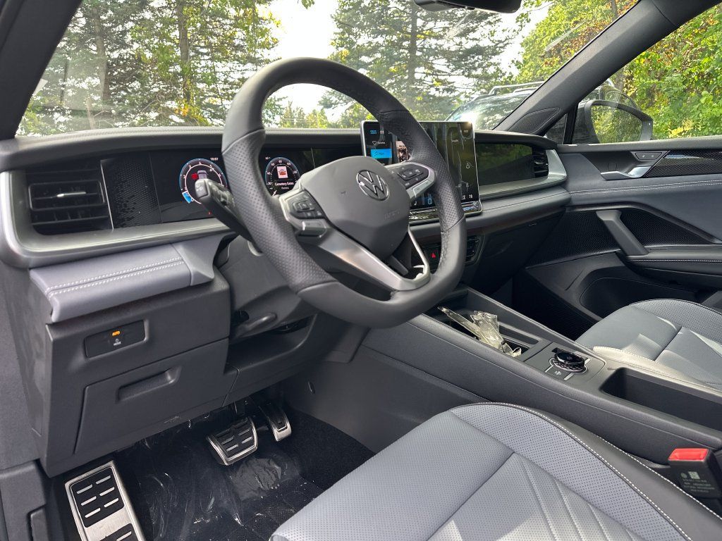 New 2026 Volkswagen Tiguan SE R-Line AWD/4WD image 11