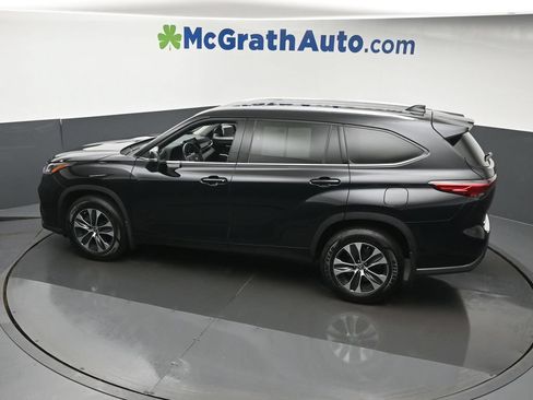Used 2020 Toyota Highlander XLE AWD/4WD image 27