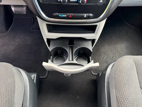 Used 2019 Dodge Grand Caravan SE FWD image 27