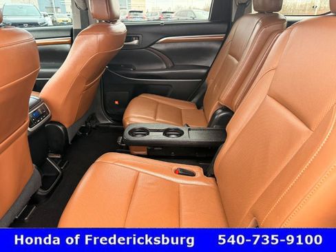 Used 2017 Toyota Highlander Limited image 37