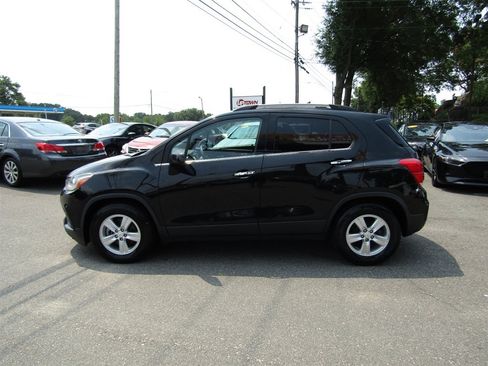 Used 2019 Chevrolet Trax LT w/ LT Convenience Package FWD image 4