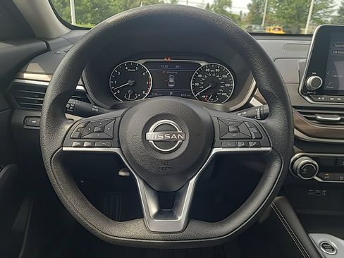 Used 2023 Nissan Altima 2.5 SV AWD/4WD image 16