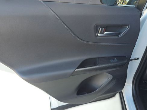 Used 2023 Toyota Venza Limited image 21