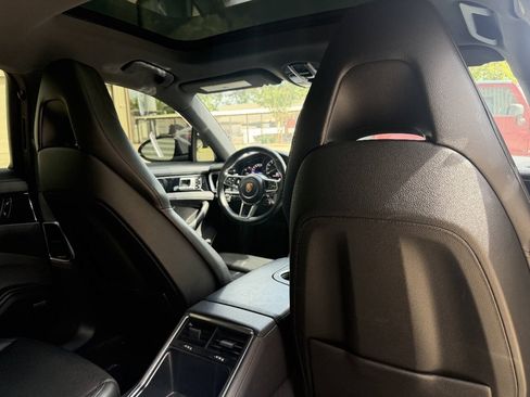 Used 2018 Porsche Panamera 4 AWD/4WD image 17