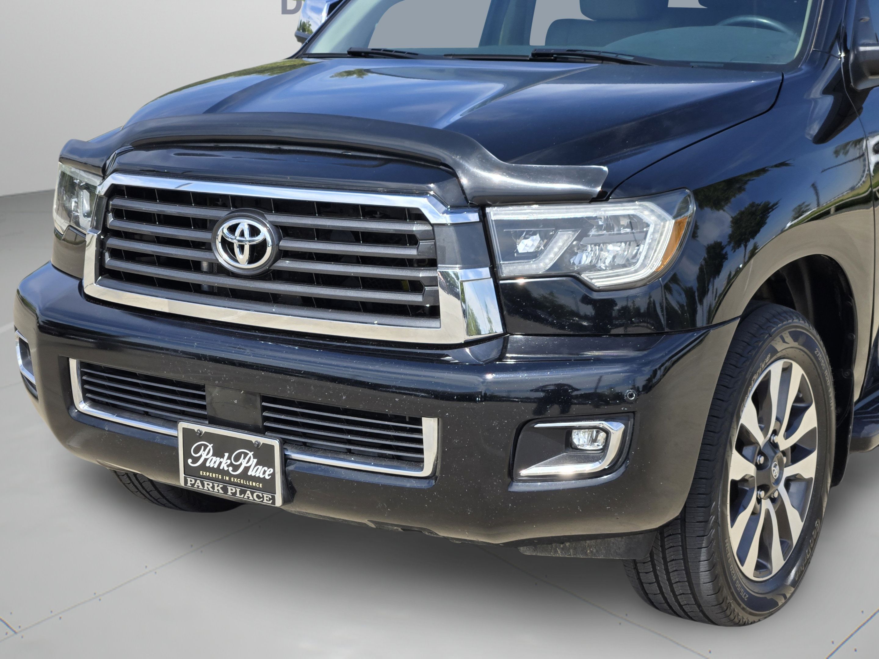 Used 2020 Toyota Sequoia Limited w/ Safety & Convenience Package AWD/4WD image 37