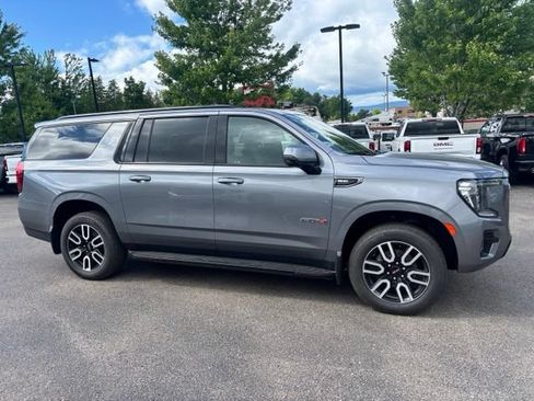 Used 2022 GMC Yukon XL AT4 w/ Technology Package AWD/4WD image 5