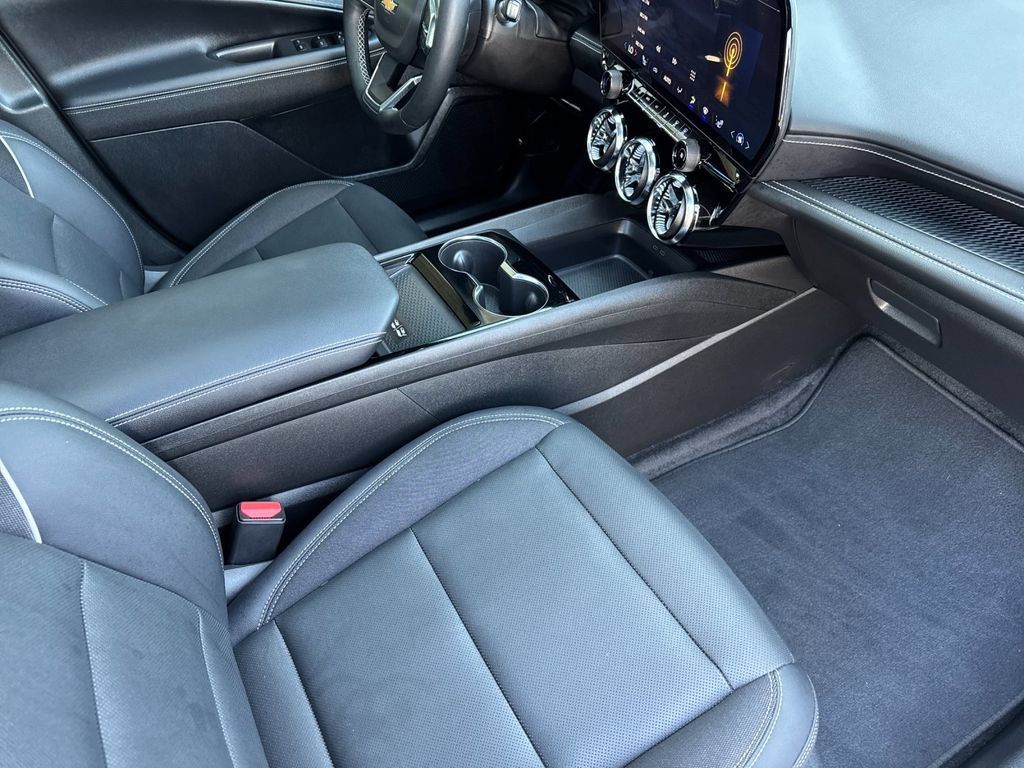 Used 2024 Chevrolet Blazer EV LT AWD/4WD image 17