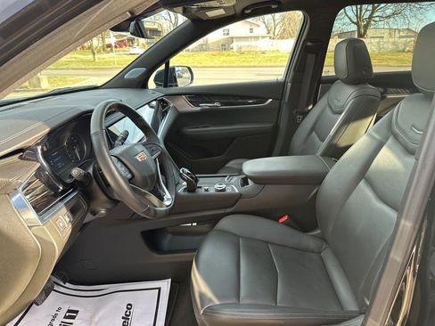 Used 2025 Cadillac XT6 Premium Luxury image 25