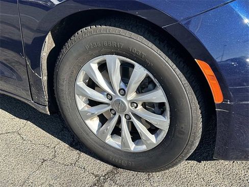 Certified 2019 Chrysler Pacifica Touring Plus image 7