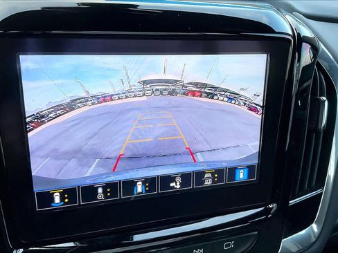 Certified 2023 Chevrolet Traverse LT w/ Rear Camera Mirror Package image 25