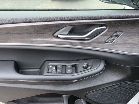 New 2025 Jeep Grand Cherokee L Limited w/ Trailer Tow Package image 10