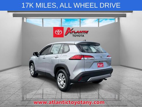 Used 2023 Toyota Corolla Cross L AWD/4WD image 5