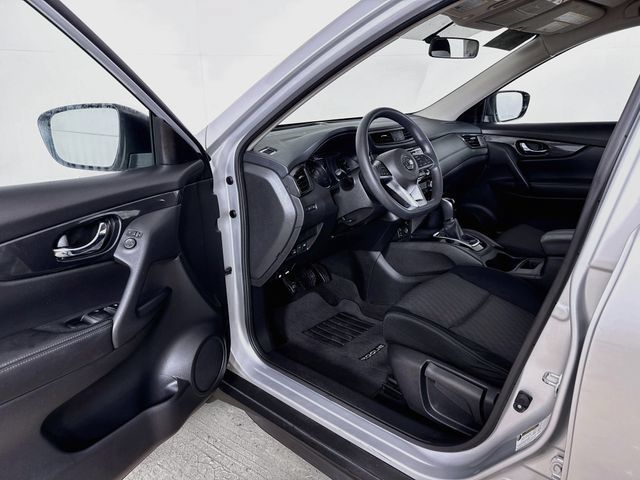 Used 2017 Nissan Rogue S AWD/4WD image 3