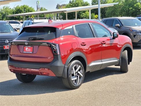 New 2025 Nissan Kicks SV image 4