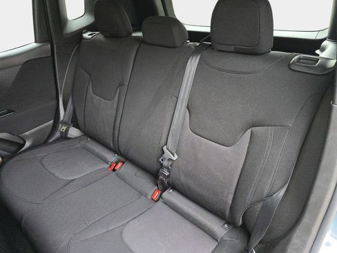 Used 2016 Jeep Renegade Latitude FWD image 16