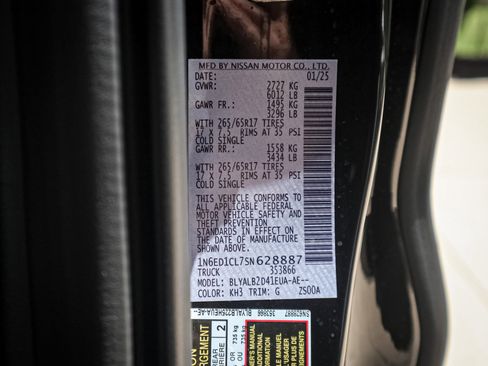 Used 2025 Nissan Frontier SV image 33