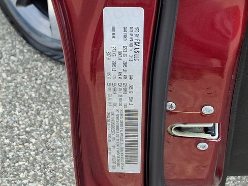 Used 2019 Jeep Cherokee Limited image 29