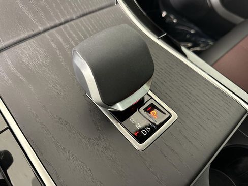 Certified 2025 Land Rover Range Rover Velar Dynamic HSE image 17