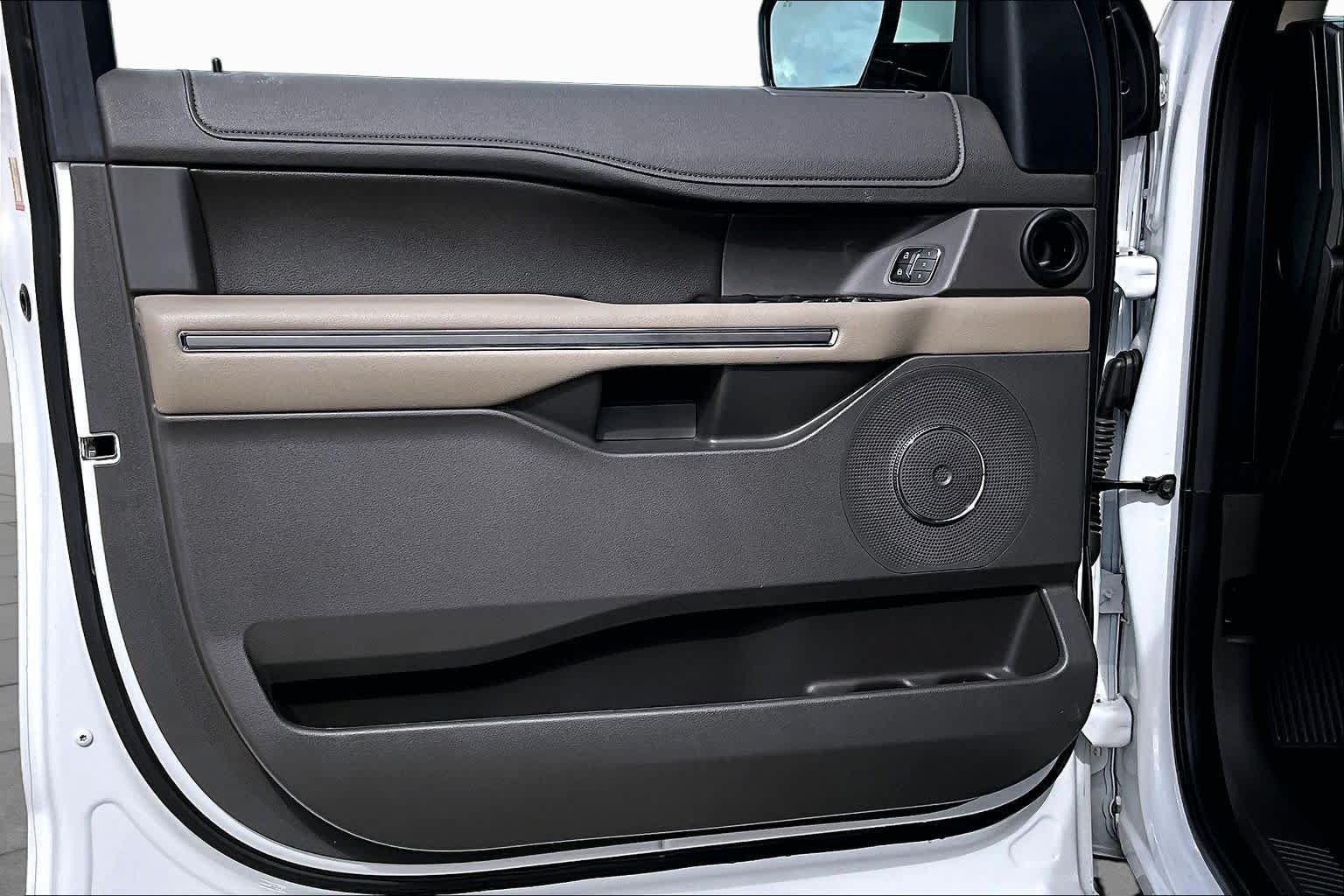 Used 2019 Ford Expedition XLT w/ Equipment Group 202A RWD image 22