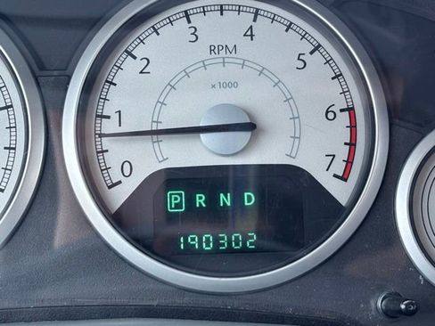 Used 2009 Chrysler Town & Country Limited w/ Entertainment Group #3 image 20