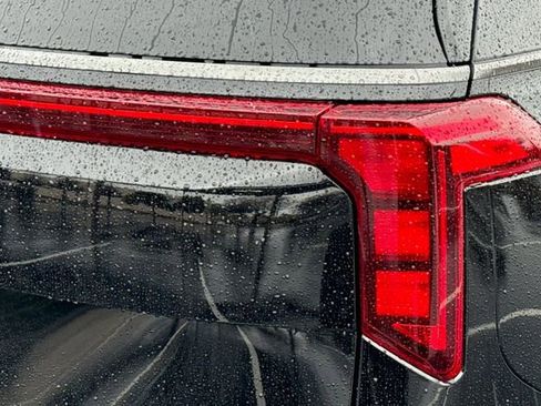 New 2026 Kia Carnival SX w/ SX Dark Edition Package FWD image 35