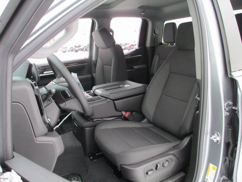 New 2026 GMC Sierra 1500 SLE image 11