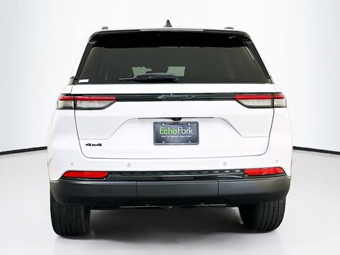 Used 2023 Jeep Grand Cherokee Altitude image 7