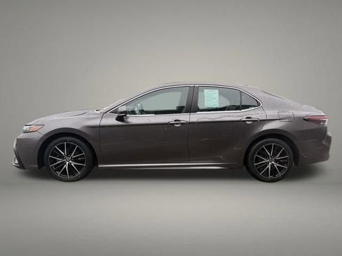 Used 2023 Toyota Camry SE FWD image 2
