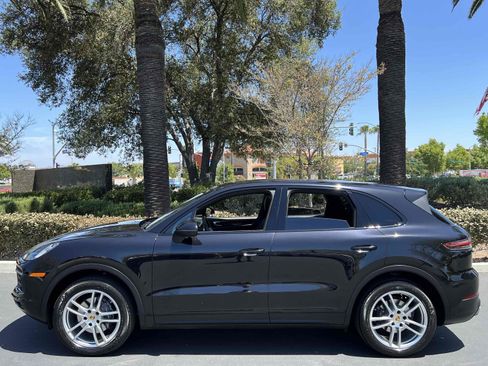 Used 2019 Porsche Cayenne w/ Premium Package AWD/4WD image 76