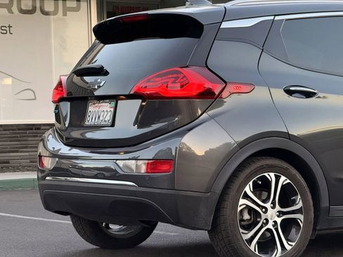 Used 2020 Chevrolet Bolt Premier w/ Infotainment Package FWD image 8
