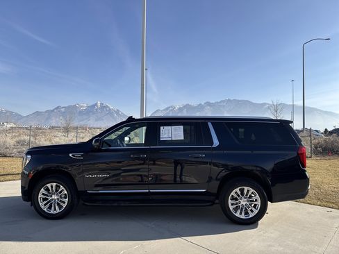 Used 2023 GMC Yukon XL SLT w/ SLT Premium Package image 2