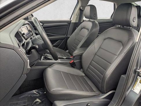 Used 2024 Volkswagen Jetta SE image 17