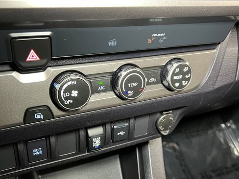 Used 2020 Toyota Tacoma SR5 image 32