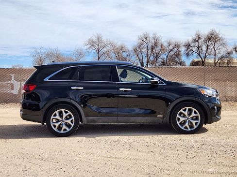 Used 2019 Kia Sorento EX image 2