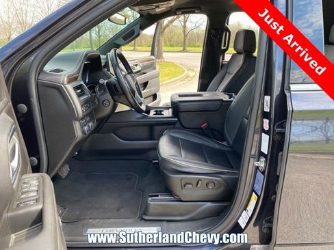 Used 2023 Chevrolet Suburban Premier AWD/4WD image 16