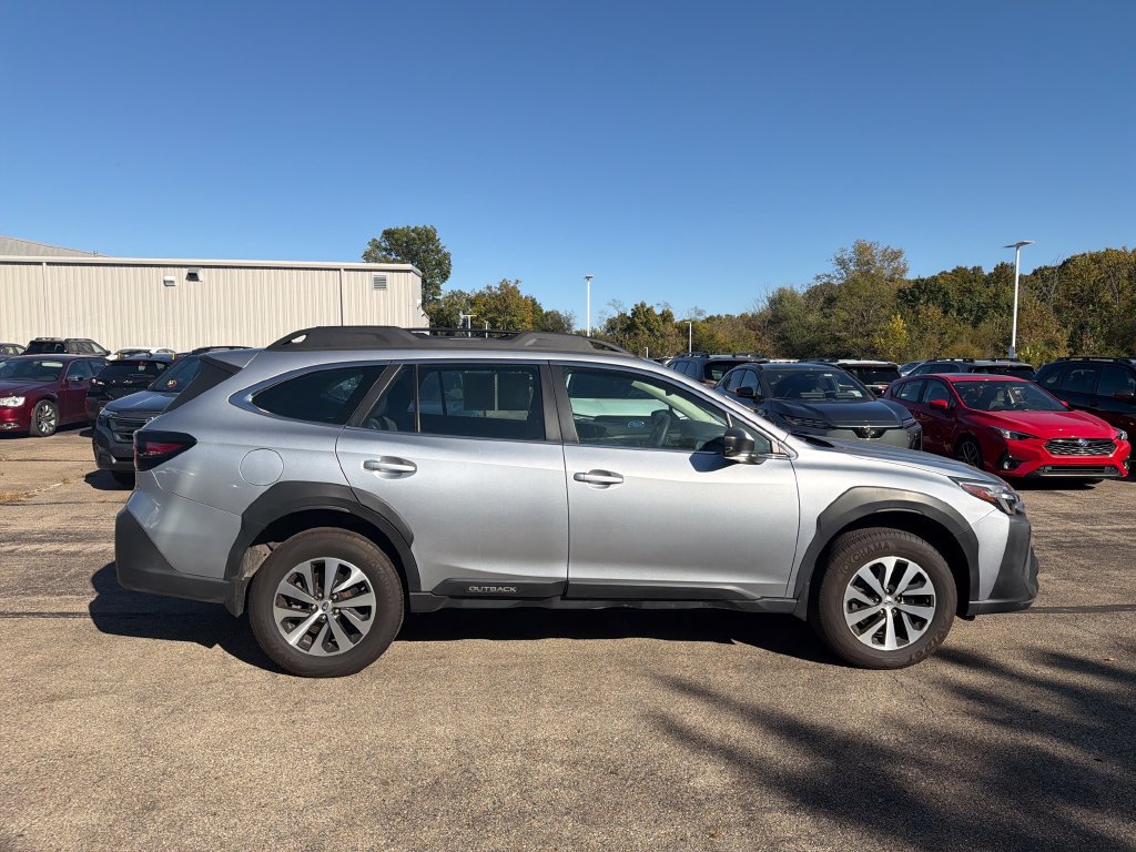 Used 2025 Subaru Outback w/ Popular Package #1A AWD/4WD image 2