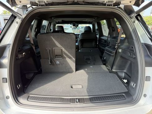 New 2025 Jeep Grand Cherokee L Altitude RWD image 10