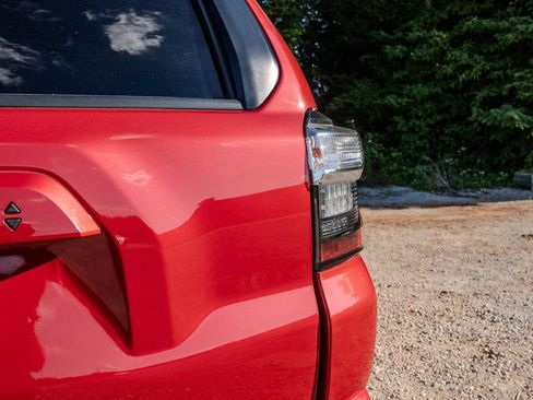 Used 2021 Toyota 4Runner SR5 AWD/4WD image 11