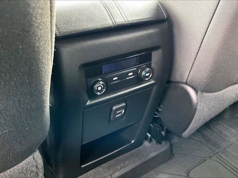 Used 2023 Chevrolet Traverse LT w/ Midnight/Sport Edition image 34