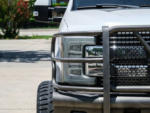 Used 2017 Ford F250 Lariat w/ Lariat Ultimate Package AWD/4WD image 5