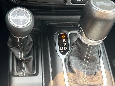 Used 2023 Jeep Wrangler Unlimited Sahara AWD/4WD image 19