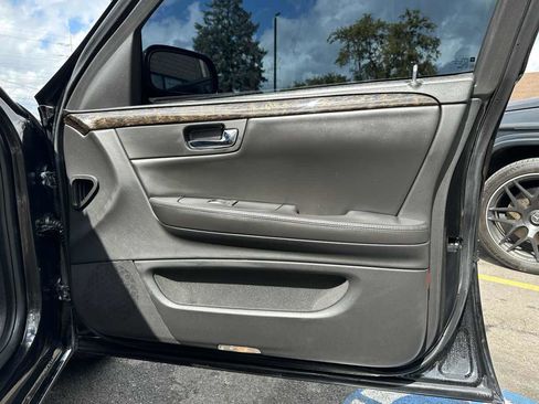 Used 2011 Cadillac DTS Limousine image 26