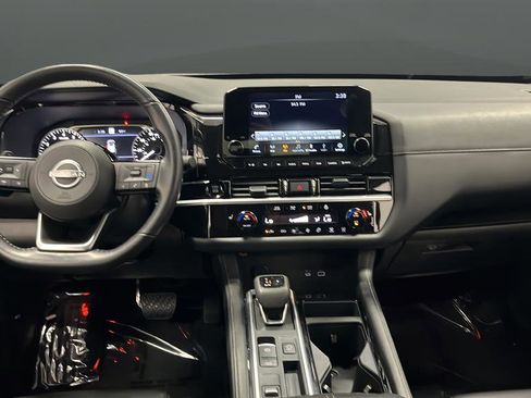 Used 2025 Nissan Pathfinder SL w/ Black Appearance Package FWD image 11