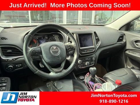Used 2019 Jeep Cherokee Trailhawk w/ Comfort/Convenience Group AWD/4WD image 6