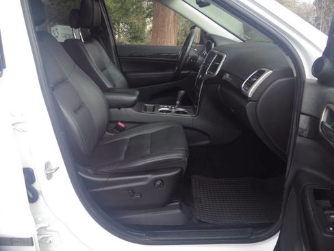Used 2013 Jeep Grand Cherokee Laredo AWD/4WD image 16