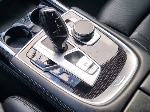 Used 2022 BMW 750i xDrive AWD/4WD image 18