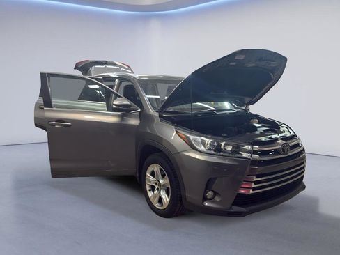Used 2017 Toyota Highlander Limited image 8