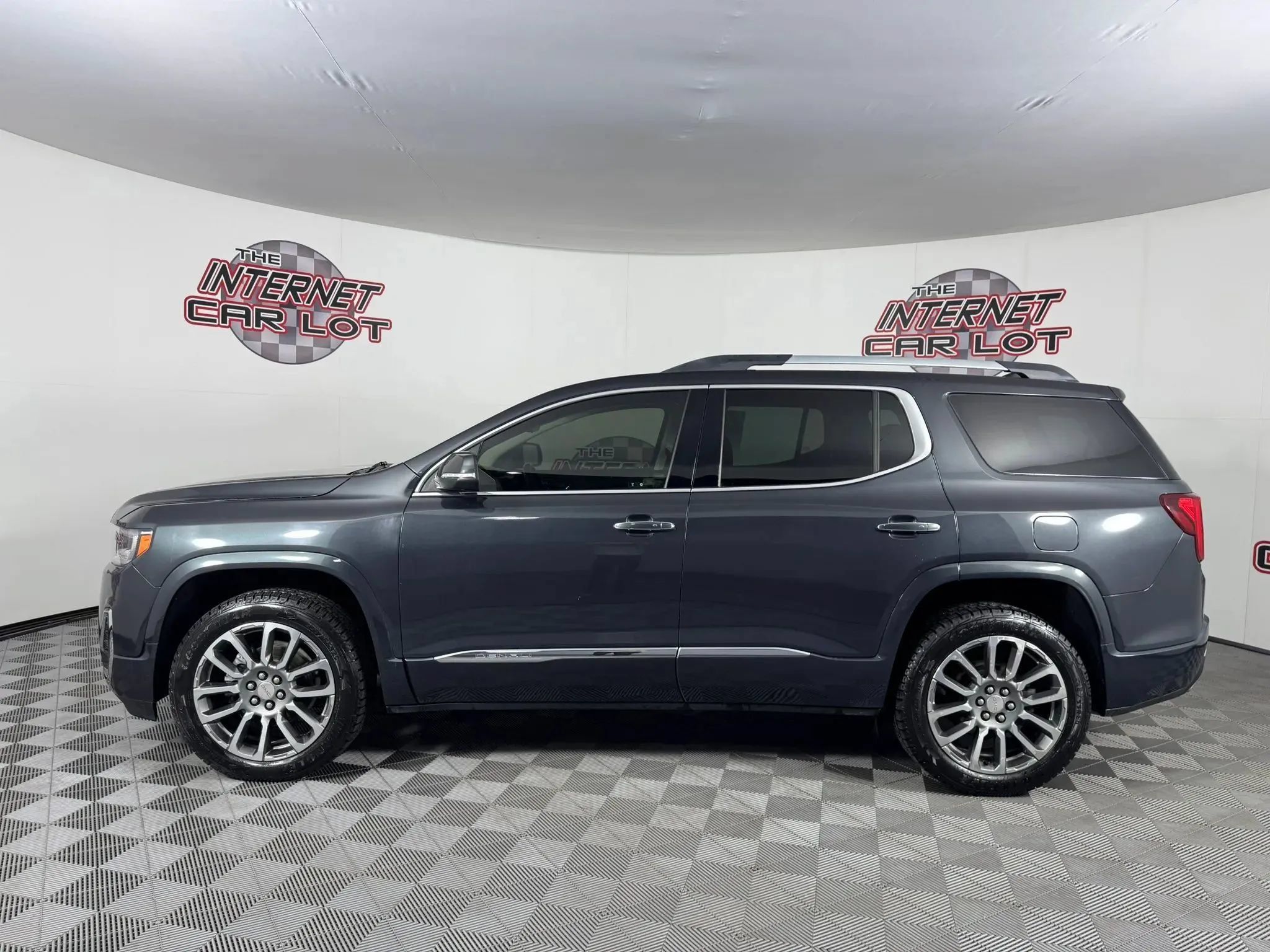Used 2021 GMC Acadia Denali w/ Denali Ultimate Package AWD/4WD image 4