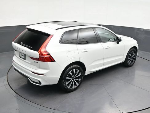Certified 2024 Volvo XC60 B5 Core AWD/4WD image 16